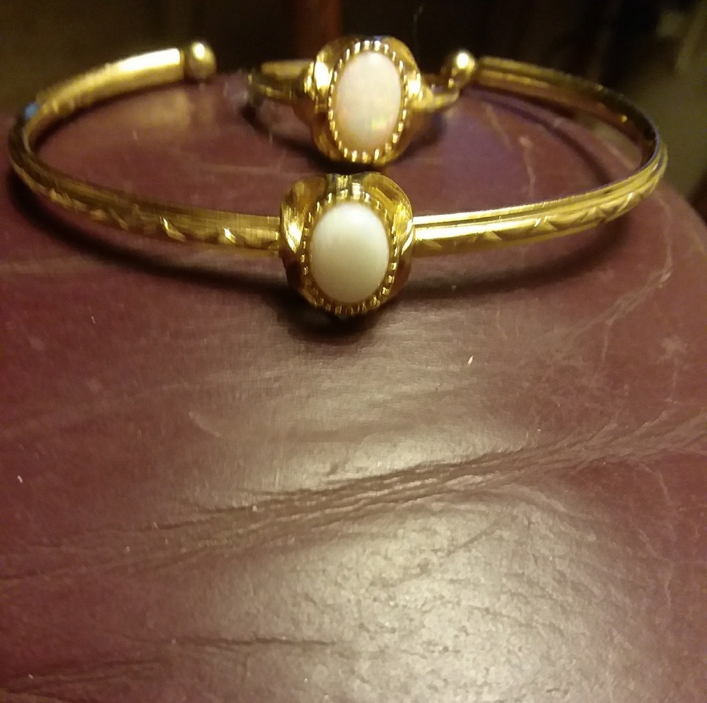 Ring and bracelet with opals